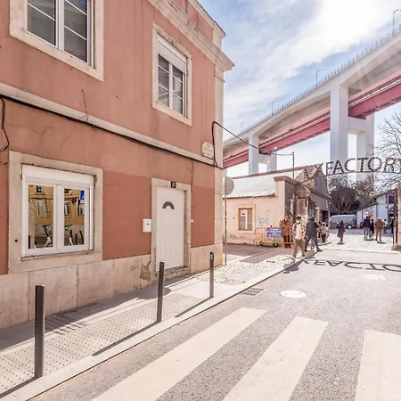 Guestready - Colourful And Modern Lxfactory Hébergement de vacances